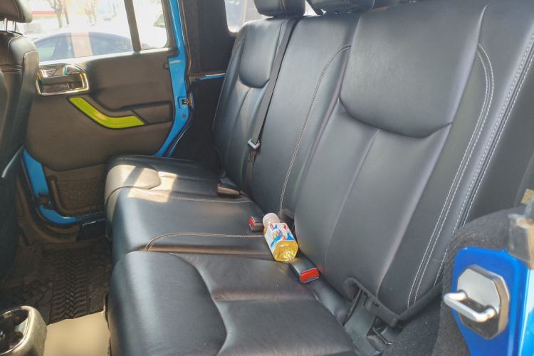 Used Jeep Wrangler 2015 3.6L Rubicon Four-Door Comfort Edition
