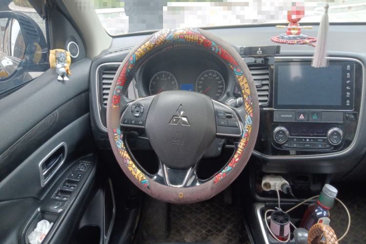 Used Mitsubishi Outlander 2018 2.0L Two-Wheel Drive Glory Edition 5 Seats Steering Wheel