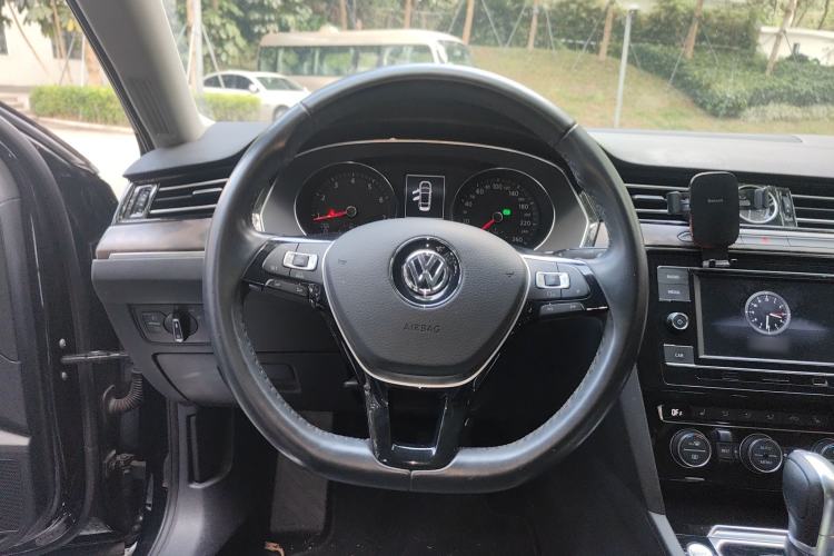Used Volkswagen Magotan 2018 330TSI DSG Luxury Model Steering Wheel