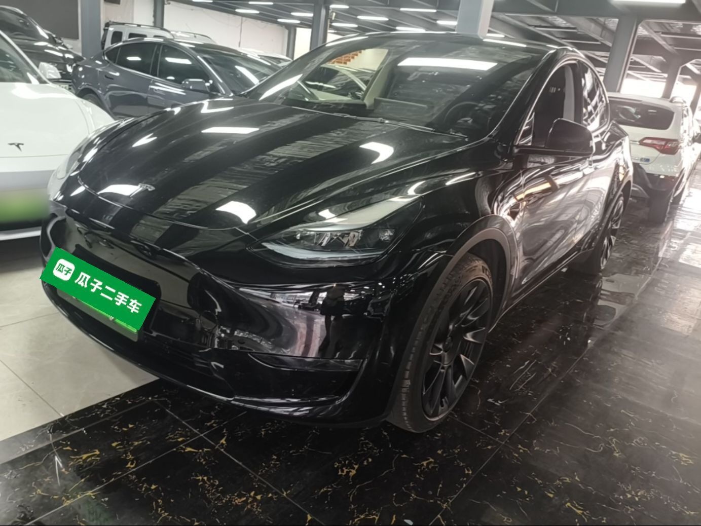 Unter der Vorderseite des Autos