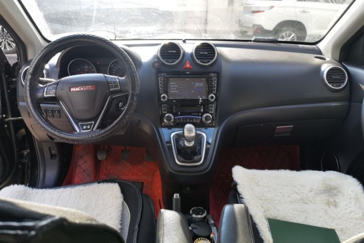Used Haval H6 2014 Upgraded Model 1.5T Manual Two-Wheel Drive Elite Version Center Console