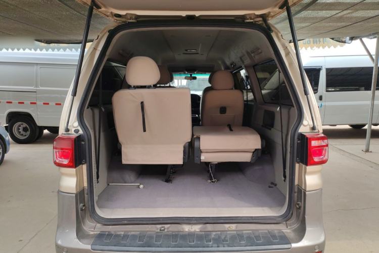 Used FORTHING Lingzhi 2018 M3L 1.6L 7-Seater Comfort Model Trunk