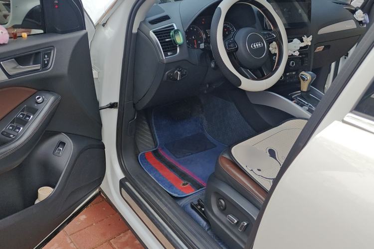 Used Audi Q5 2018 Collector's Edition 40 TFSI Technology Model Driver Seat