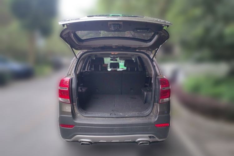 Used Chevrolet Captiva 2017 2.4L 4x4 Flagship Edition 7-Seater Trunk