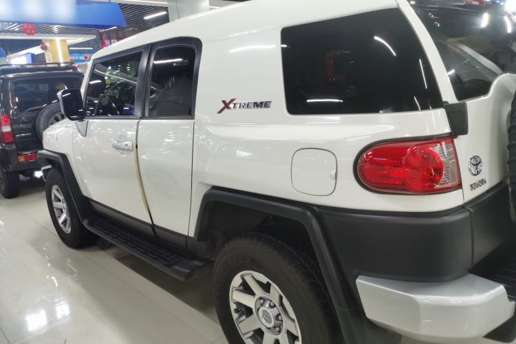 Used Toyota FJ Cruiser 2022 4.0L GX-R Dual Fuel JBL Middle East
