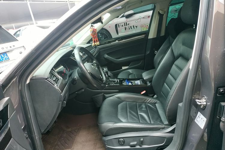 Used Volkswagen Phideon 2018 Revised Version 380TSI Two-Wheel Drive Business Edition Left Front Seat