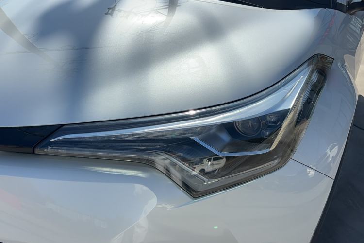 Used Toyota IZOA 2020 2.0L Yichi Version
