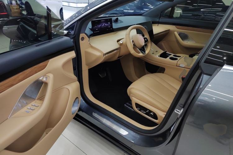 Used Hima Luxeed R7 2024 All-Electric 802 km Max Driver Seat