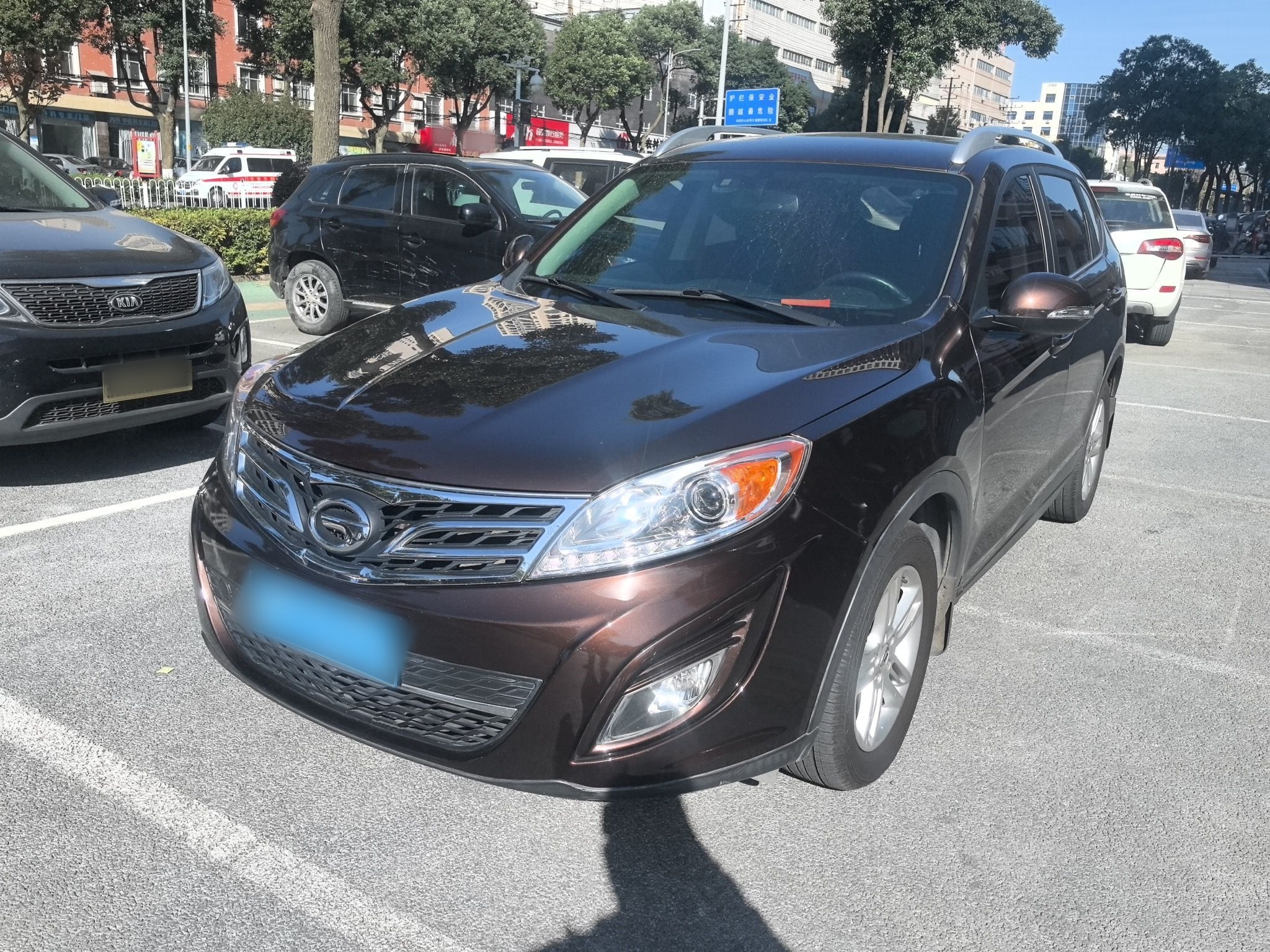 تحت مقدمة السيارة