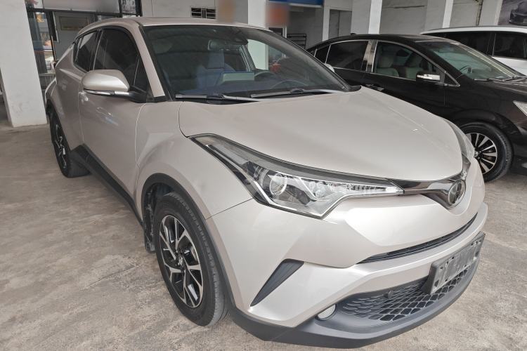 Used Toyota C-HR 2020 2.0L Leading Edition Front Right 45 Deg