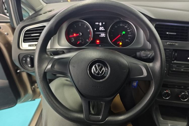Used Volkswagen Golf 2016 1.6L Automatic Fashion Model Steering Wheel