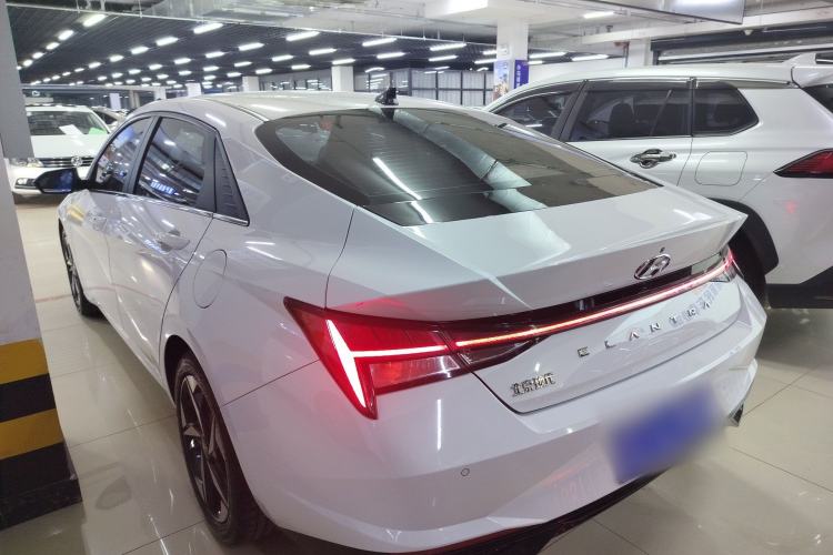 Used Hyundai Elantra 2021 1.5L CVT GLX Elite Edition Rear Left 45 Deg