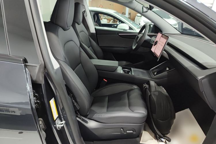 Used Tesla Model Y 2025 Rear-Wheel-Drive Version Right Front Seat