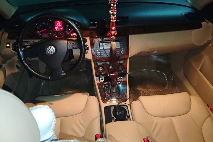 Used Volkswagen Magotan 2007 1.8 TSI Automatic Comfort Model Center Console