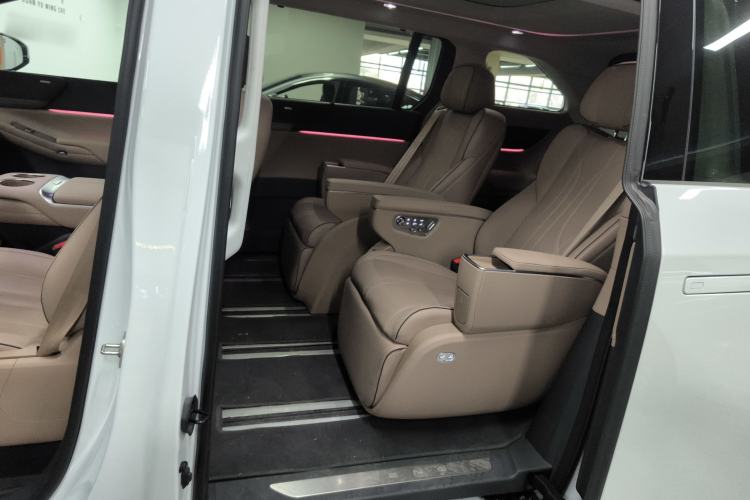 Used XPeng X9 2025 702 Four-Wheel Drive High-Performance Max
