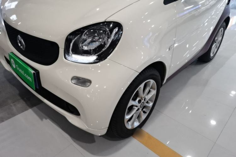 Used smart fortwo 2015 1.0L 52 kW hardtop Dynamic version
