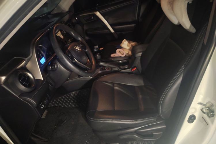 Used Toyota RAV4 2015 2.0L CVT Two-Wheel Drive Fashion Edition
