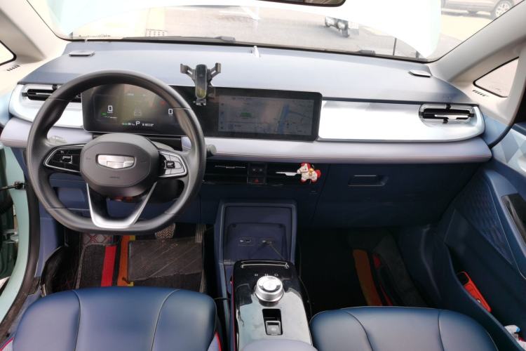 Used Geometry E Firefly 2022 401 km Linglong Tiger 4 Seats Center Console