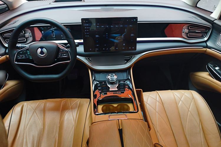 Used Denza D9 2024 DM-i 980 Four-Wheel Drive Prestige Model
