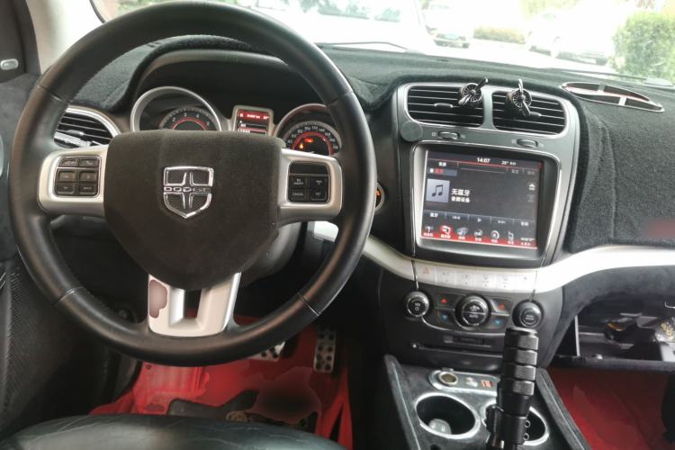 Used Dodge Journey 2013 2.4L Two-Wheel Drive Luxury Version
