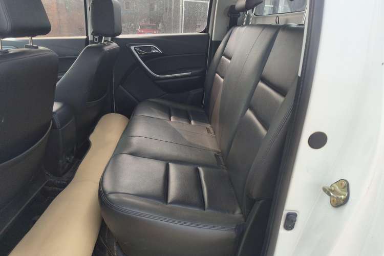 Used JMC Yuhu 5 2018 2.4T Classic Edition Diesel Manual 4x4 Luxury Version JX4D24A5L
