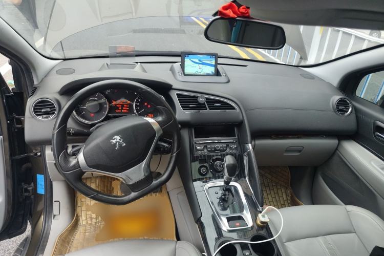 Used Peugeot 3008 2013 1.6THP Automatic Prestige Edition Center Console