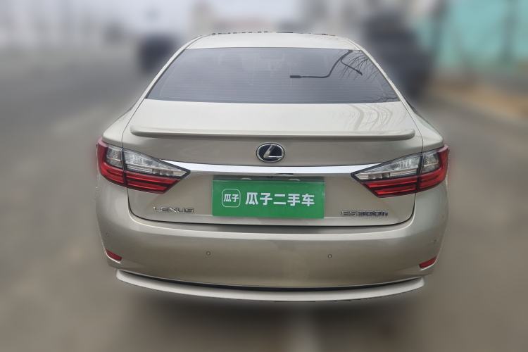 Used Lexus ES 2015 300h Comfort Edition
