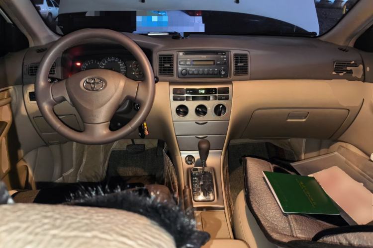 Used Toyota Corolla EX 2011 1.6L Automatic Luxury Edition Center Console