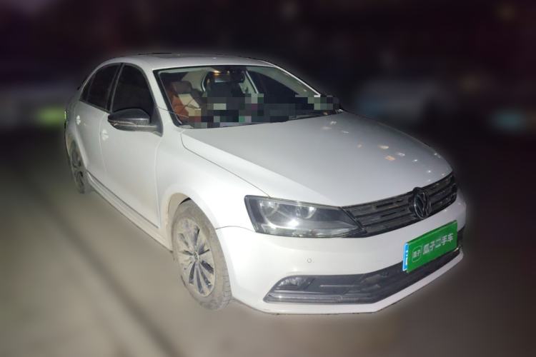 Used Volkswagen Sagitar 2015 230TSI Automatic Luxury Model Front Right 45 Deg