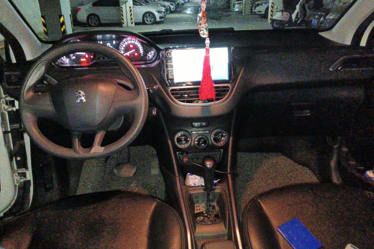 Used Peugeot 2008 2015 Playful Edition 1.6L Automatic Jade Model Center Console
