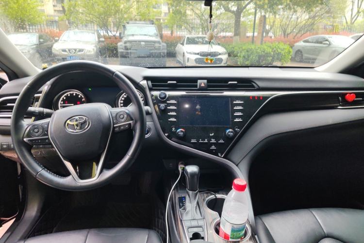 Used Toyota Camry 2018 2.5G Luxury Edition Center Console