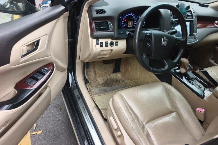 Used Toyota Crown 2011 2.5L Royal Special Edition with Leather and Sunroof
