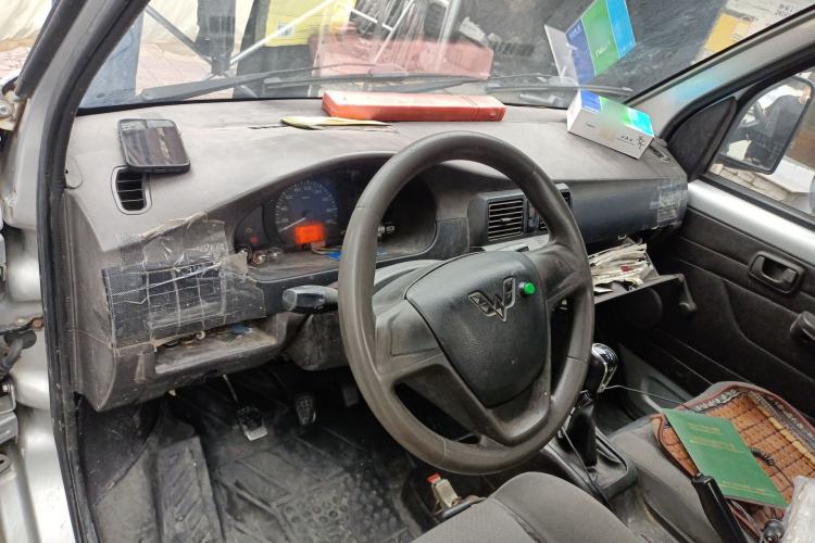 Used Wuling Rongguang Small Truck 2017 1.2L Single-Row Basic Model LSI Center Console