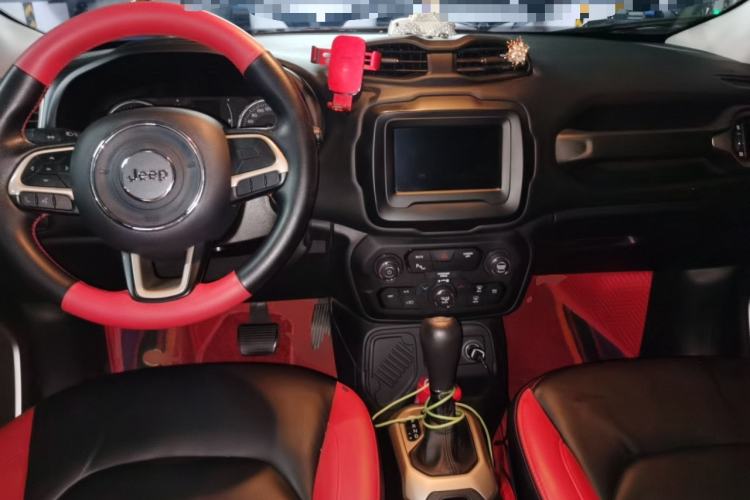 Used Jeep Renegade 2018 Connected Large Screen Version 180T Automatic High-Energy Edition Center Console