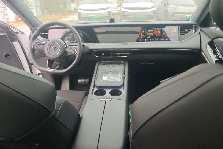 Used VOYAH FREE 2025 318 318 km Rear-Drive Touring Edition Center Console