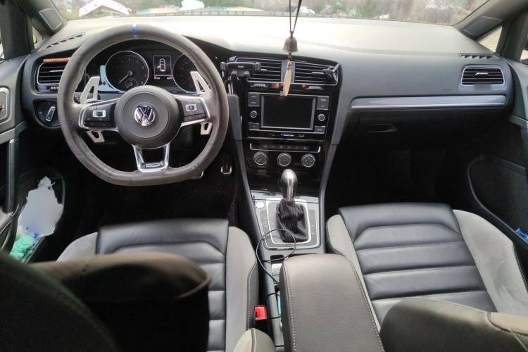 Used Volkswagen Golf 2018 280TSI Automatic R-Line Model Interior 2