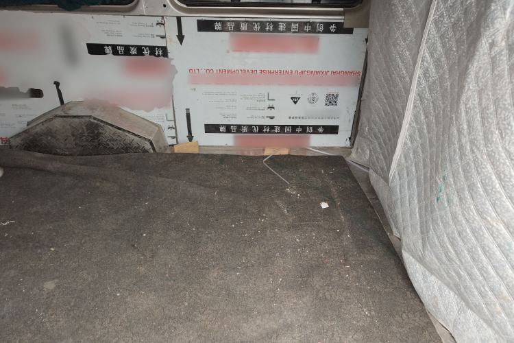 Used SAIC MAXUS Xintu V80 2016 2.5T Manual Aoyuntong National IV Short Wheelbase Mid-Roof 6-Seater