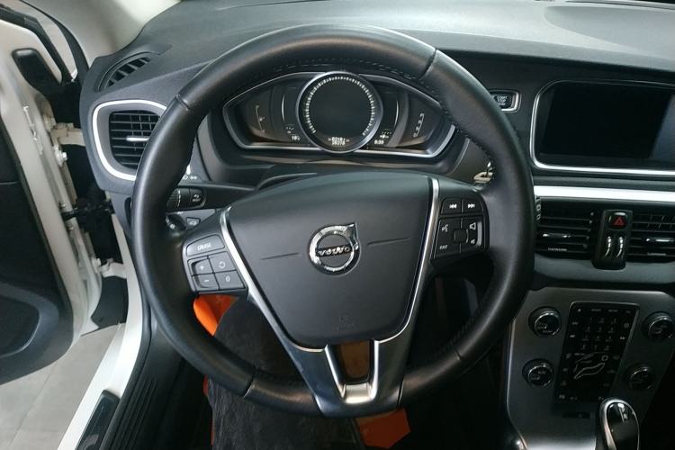 Used Volvo V40 2018 T3 Zhiyi Edition
