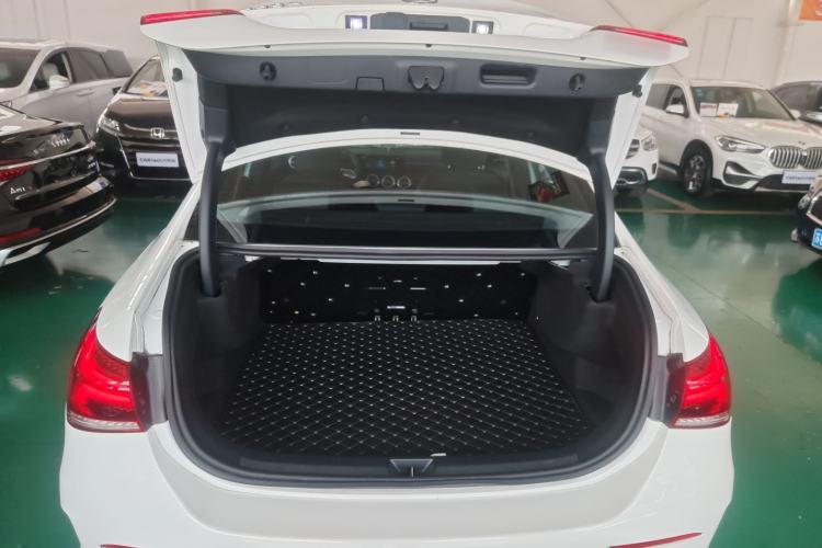 Used Mercedes-Benz A-Class 2022 Revised Version A 200 L Sport Sedan Fashionable Style Trunk