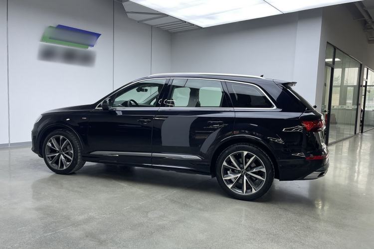 Used Audi Q7 2021 55 TFSI quattro S line Sport model

