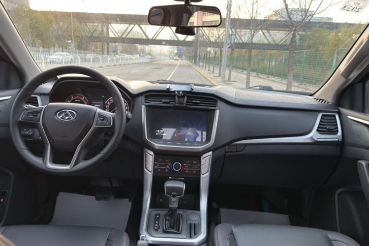 Used SAIC MAXUS T60 2017 2.0T Gasoline Automatic Two-Wheel Drive High-Ride Elite Standard Cabin