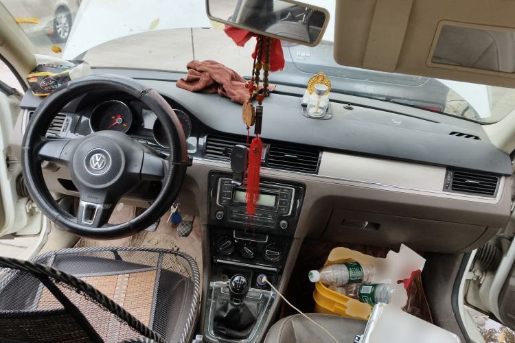 Used Volkswagen Bora 2014 1.6L Manual Comfort Model Center Console