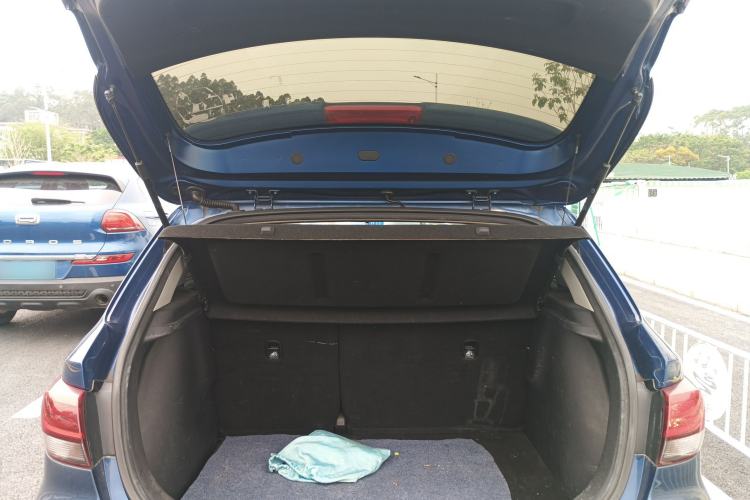 Used Kia KX Cross 2017 1.4L AT GLS
