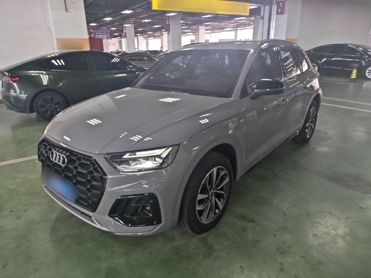Под передней частью автомобиля