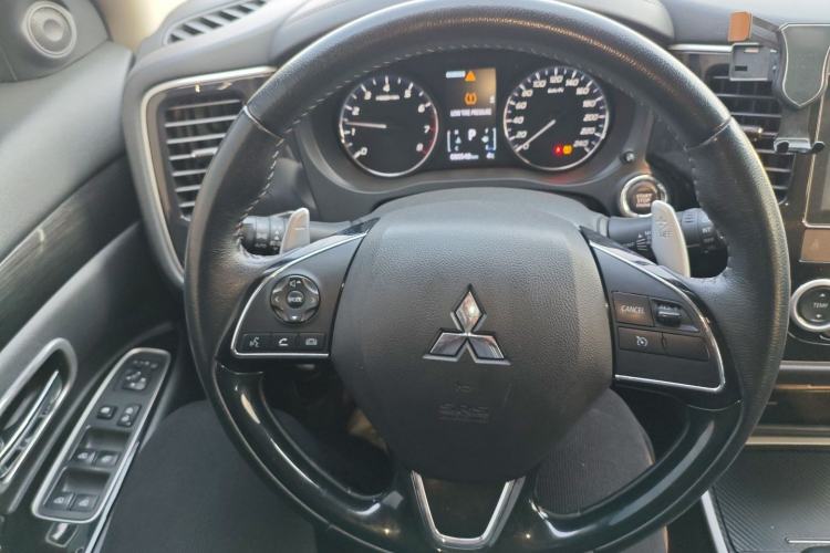 Used Mitsubishi Outlander 2020 2.4L 4x4 Zhi Xiang Edition 5 Seats