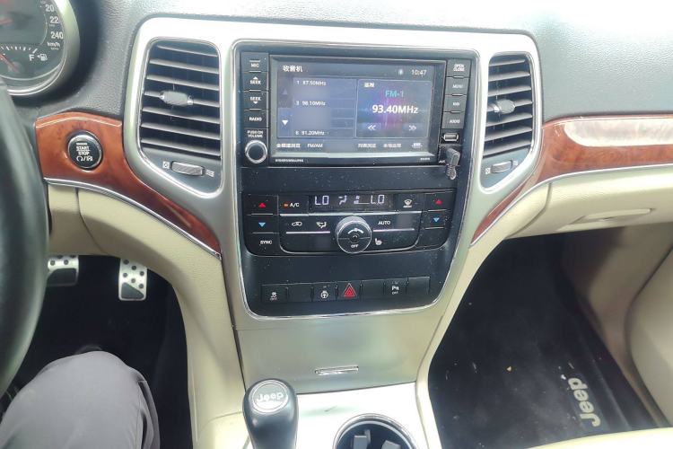 Used Jeep Grand Cherokee 2011 Revised 3.6L Luxury Navigation Edition Audio And AC Panel