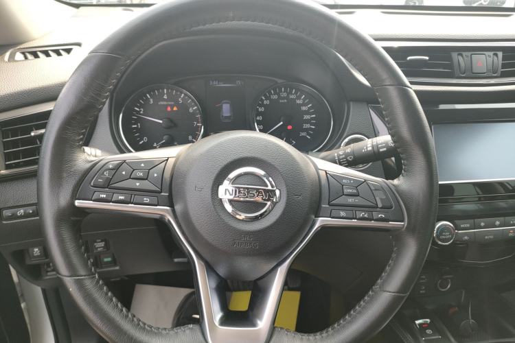 Used Nissan X-Trail 2017 2.5L CVT Luxury Edition 4WD Steering Wheel