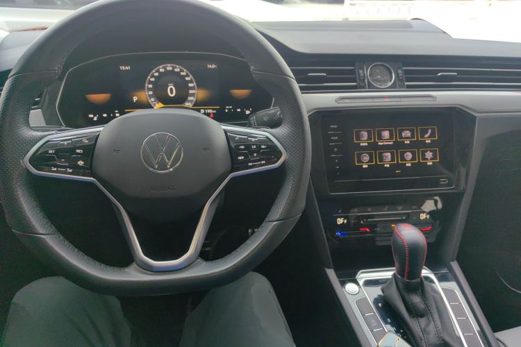 Used Volkswagen Magotan 2023 2 Million Units Limited Edition 330TSI DSG Leading Version Center Console