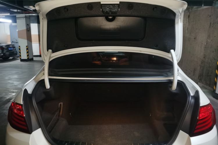 Used BMW 5 Series 2014 525Li Leading Model
