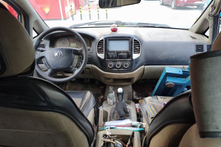 Used FORTHING Lingzhi 2016 M3 1.6L 7-Seater Luxury Model China IV Standard Center Console